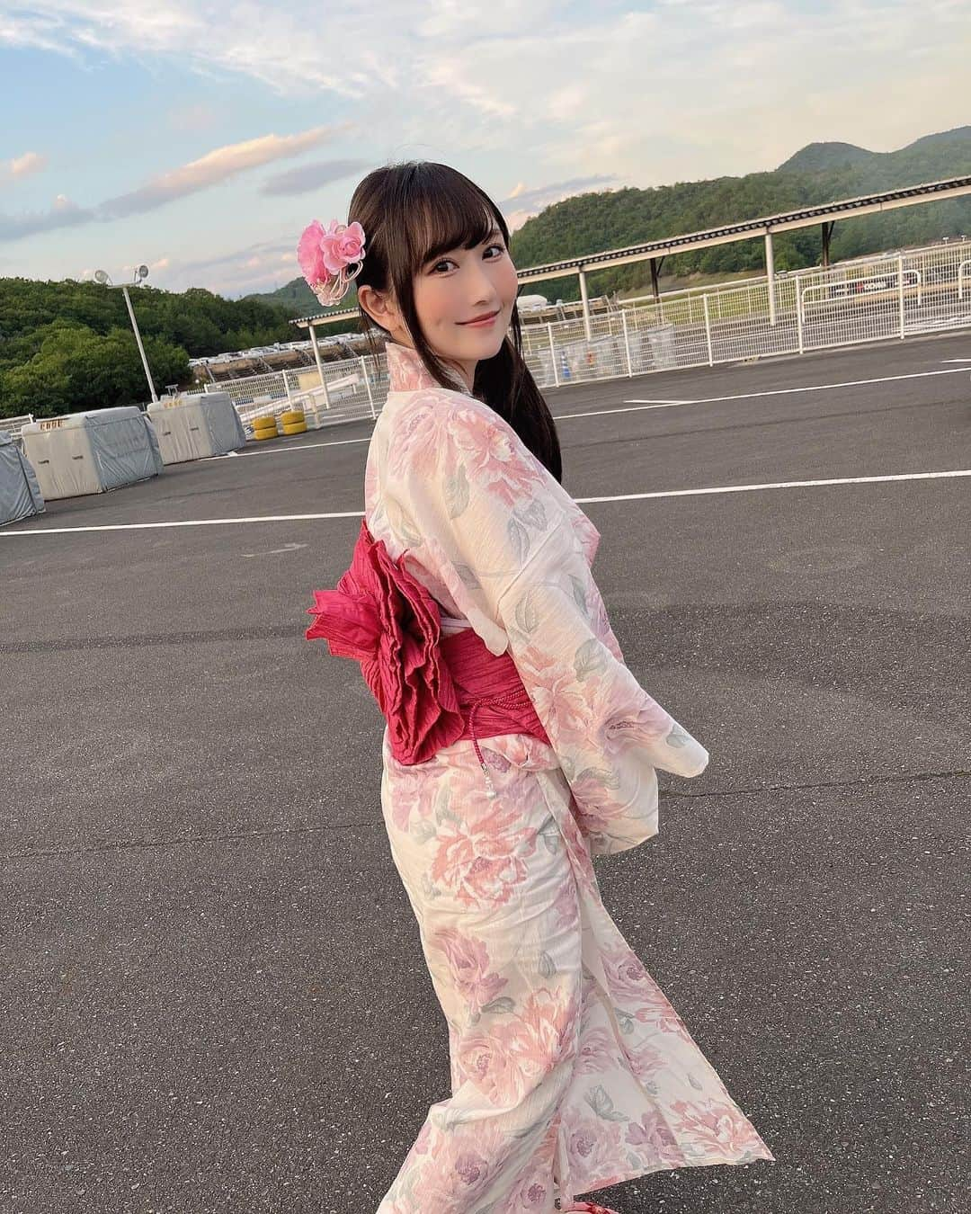 矢倉楓子さんのインスタグラム写真 - (矢倉楓子Instagram)「今日は七夕祭り🎋 皆さんは短冊に何をお願いしますか？？  わたしは皆さんが健康で穏やかに過ごせるようお願いしておきます🌙✨  そして今日からThreads（スレッズ）始めてみました😚🎀 Instagramをフォローしてくださってる皆さん、是非スレッズもよろしくお願いします🫶  #七夕  #浴衣  #花火大会  #岡山」7月7日 20時15分 - fufu_ice