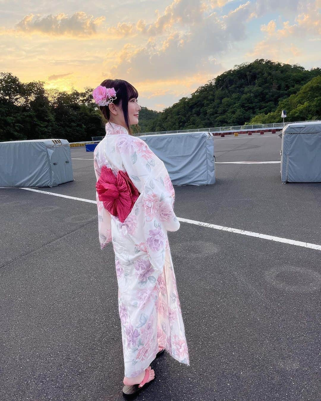 矢倉楓子さんのインスタグラム写真 - (矢倉楓子Instagram)「今日は七夕祭り🎋 皆さんは短冊に何をお願いしますか？？  わたしは皆さんが健康で穏やかに過ごせるようお願いしておきます🌙✨  そして今日からThreads（スレッズ）始めてみました😚🎀 Instagramをフォローしてくださってる皆さん、是非スレッズもよろしくお願いします🫶  #七夕  #浴衣  #花火大会  #岡山」7月7日 20時15分 - fufu_ice