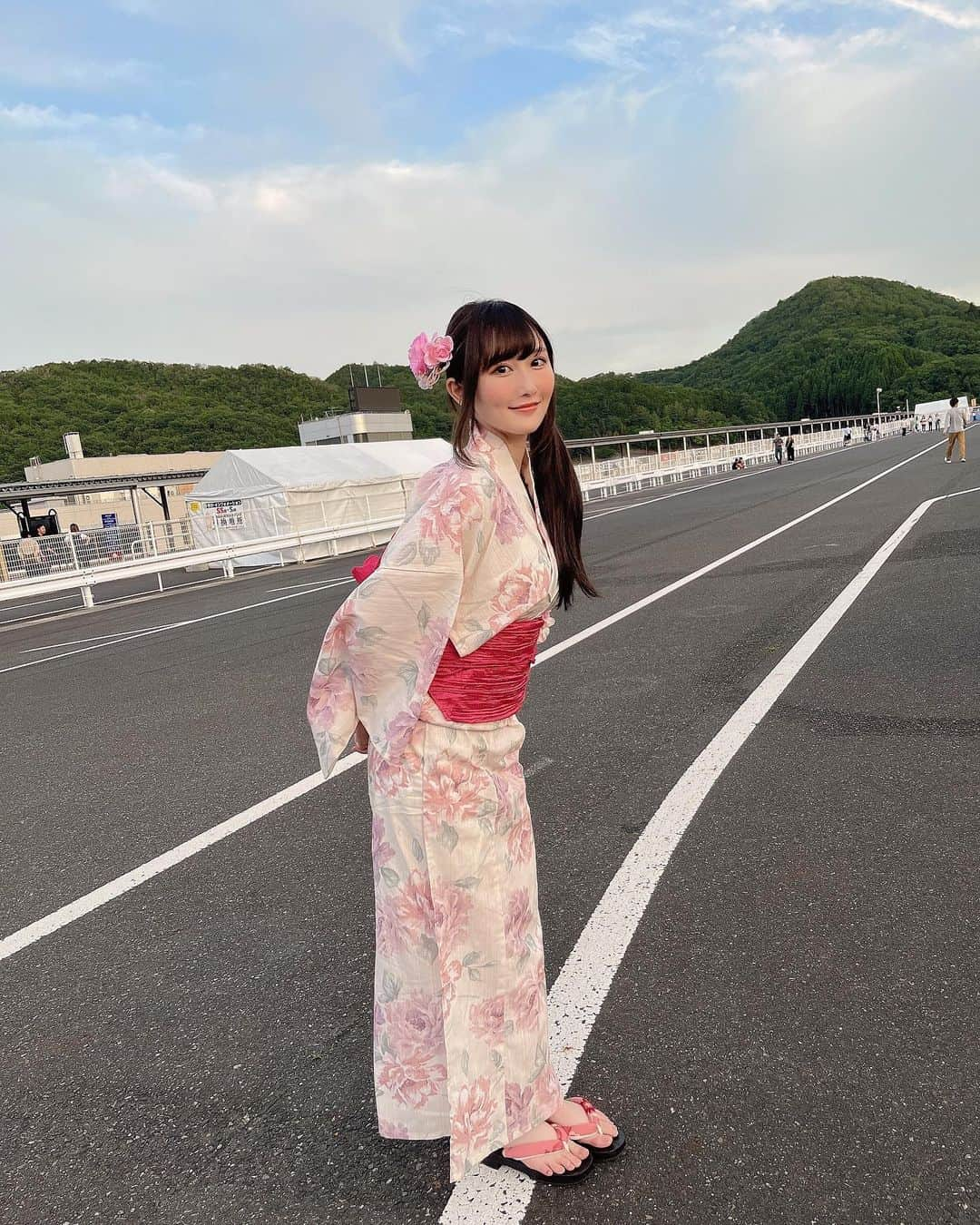 矢倉楓子さんのインスタグラム写真 - (矢倉楓子Instagram)「今日は七夕祭り🎋 皆さんは短冊に何をお願いしますか？？  わたしは皆さんが健康で穏やかに過ごせるようお願いしておきます🌙✨  そして今日からThreads（スレッズ）始めてみました😚🎀 Instagramをフォローしてくださってる皆さん、是非スレッズもよろしくお願いします🫶  #七夕  #浴衣  #花火大会  #岡山」7月7日 20時15分 - fufu_ice