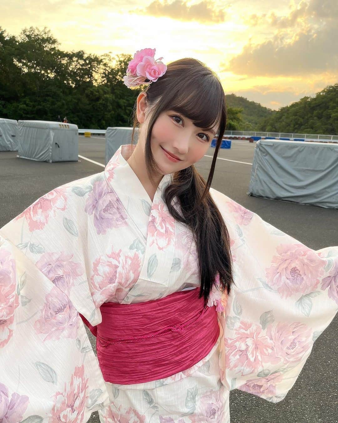 矢倉楓子のインスタグラム：「今日は七夕祭り🎋 皆さんは短冊に何をお願いしますか？？  わたしは皆さんが健康で穏やかに過ごせるようお願いしておきます🌙✨  そして今日からThreads（スレッズ）始めてみました😚🎀 Instagramをフォローしてくださってる皆さん、是非スレッズもよろしくお願いします🫶  #七夕  #浴衣  #花火大会  #岡山」