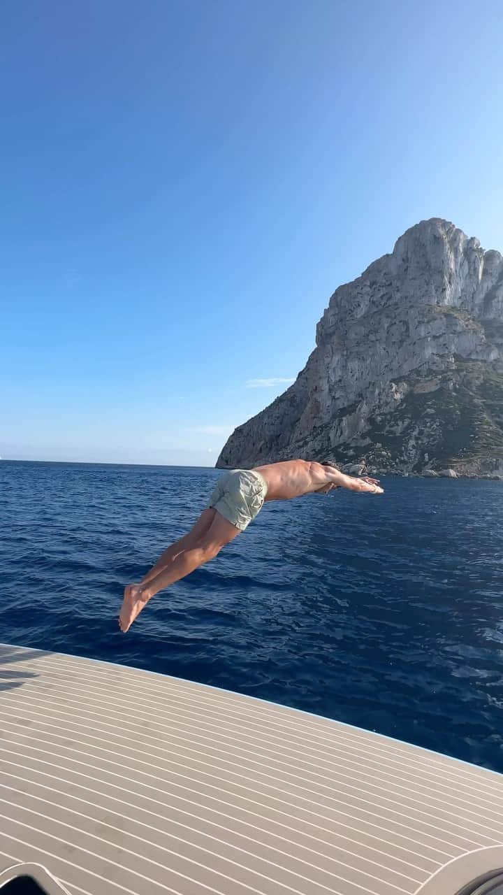 セルジ・ロベルトのインスタグラム：「Sailing ⛵️」
