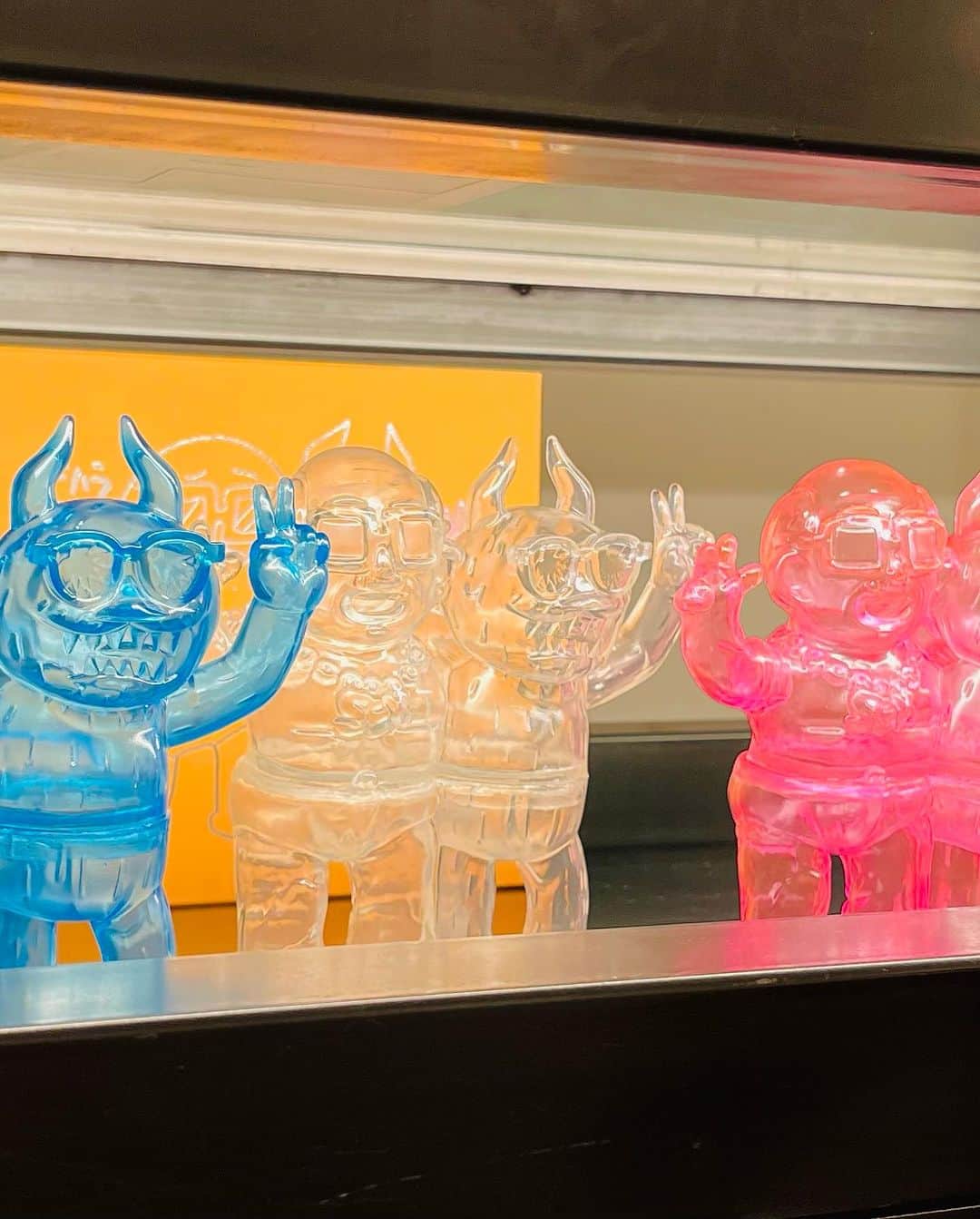 デハラユキノリのインスタグラム：「かつまたさんとのコラボソフビ 明日から予約販売です〜 『変態の合体が完成なのだ!!』 PINEBROOK GALLERY」