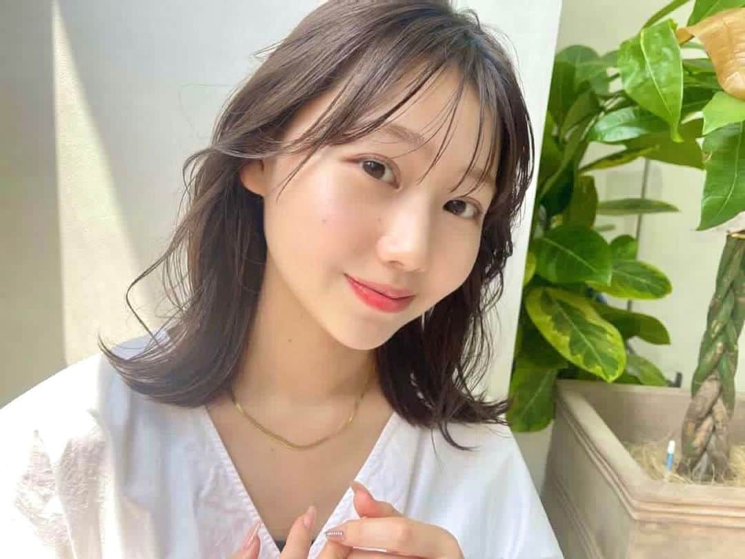 中桐菜々子のインスタグラム：「. 最近、またちょいちょいサロモしてます🫣 これ光盛れエグいよね。  #サロモ #サロンモデル #光盛れ #美容院 #渋谷 #サロン」