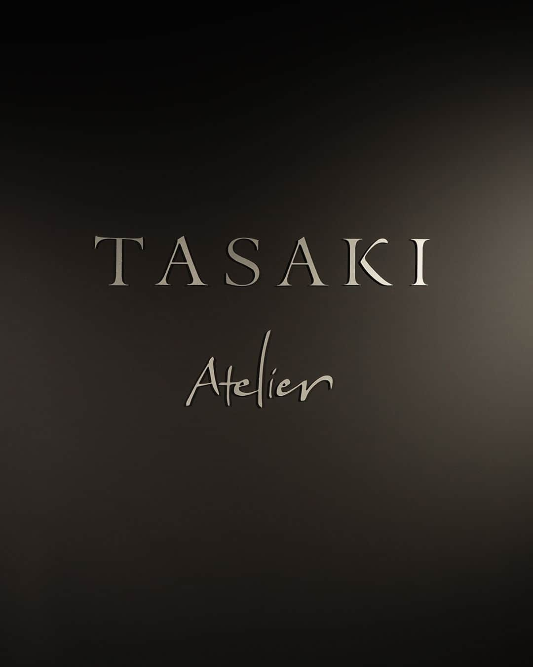 TASAKIさんのインスタグラム写真 - (TASAKIInstagram)「Captivated by the enchanting allure of nature's spectacle, TASAKI unveils its latest High Jewellery collection at the iconic Ritz Paris. A tribute to the mesmerizing beauty found in the natural world, the Atelier 6 collection takes center stage, igniting a celebration of breathtaking moments. Step into a world where elegance meets nature's grandeur, as TASAKI presents an extraordinary journey of exquisite craftsmanship and dazzling gemstones.  TASAKIはリッツ パリにて「TASAKI Atelier」の6thシーズンとなる最新コレクションを発表いたしました。 「Nature Spectacle (ネーチャースペクタクル)」をテーマに、壮大な海をキャンバスとし、太陽と月が幻想的に描き出すドラマティックな世界を表現いたします。  #TASAKI #TASAKIAtelier」7月7日 20時30分 - tasaki_intl