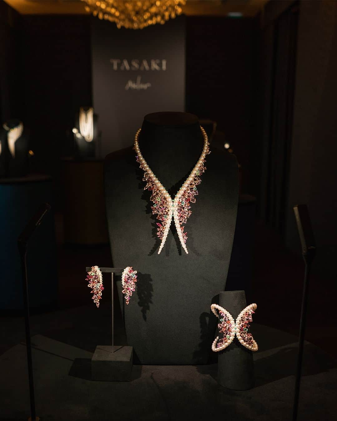 TASAKIさんのインスタグラム写真 - (TASAKIInstagram)「Captivated by the enchanting allure of nature's spectacle, TASAKI unveils its latest High Jewellery collection at the iconic Ritz Paris. A tribute to the mesmerizing beauty found in the natural world, the Atelier 6 collection takes center stage, igniting a celebration of breathtaking moments. Step into a world where elegance meets nature's grandeur, as TASAKI presents an extraordinary journey of exquisite craftsmanship and dazzling gemstones.  TASAKIはリッツ パリにて「TASAKI Atelier」の6thシーズンとなる最新コレクションを発表いたしました。 「Nature Spectacle (ネーチャースペクタクル)」をテーマに、壮大な海をキャンバスとし、太陽と月が幻想的に描き出すドラマティックな世界を表現いたします。  #TASAKI #TASAKIAtelier」7月7日 20時30分 - tasaki_intl