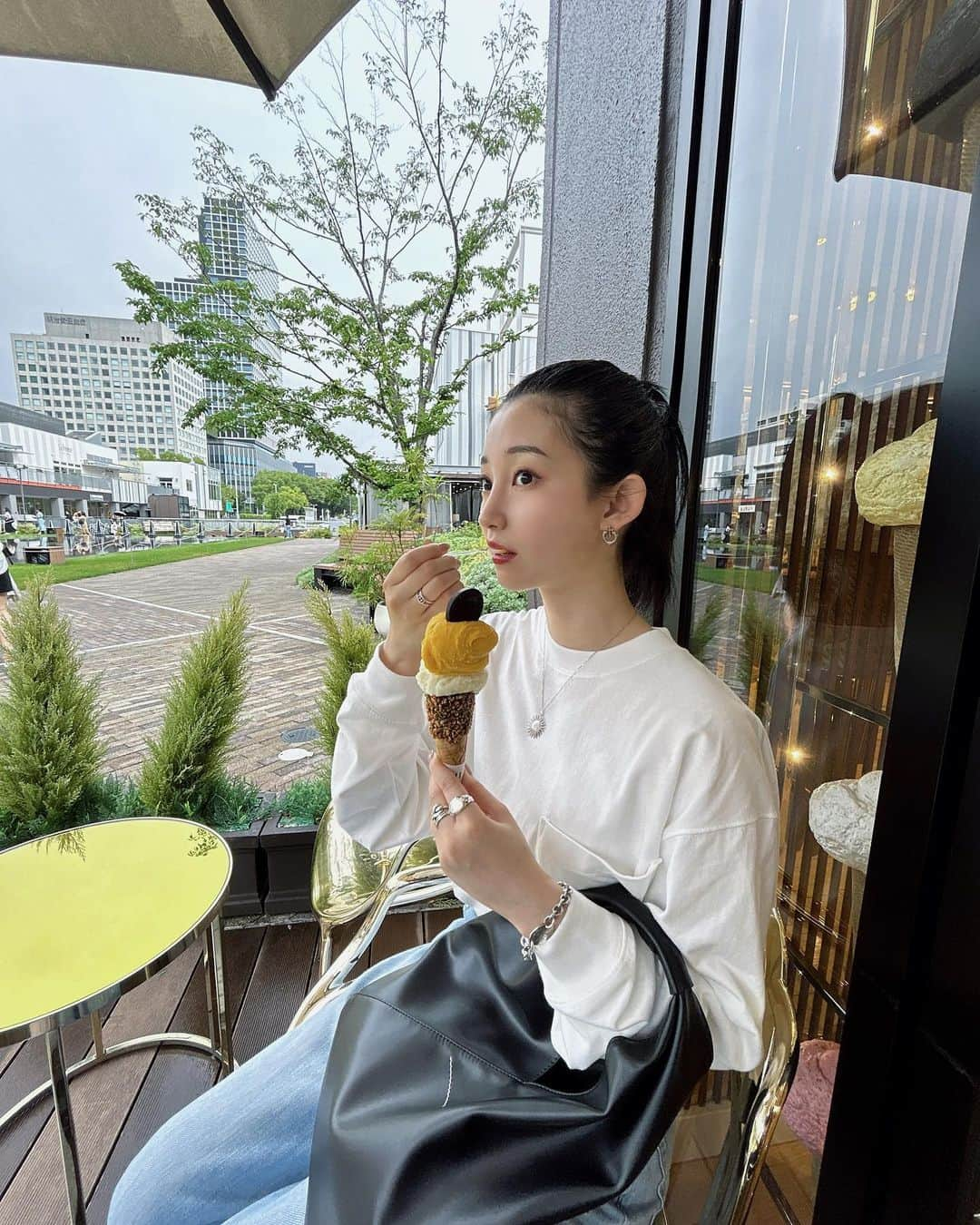 梅村奈央さんのインスタグラム写真 - (梅村奈央Instagram)「@venchi_jp @venchi1878 🍨 ・ 初めて食べたんだけど濃厚で美味しかった😋♡ 特にマンゴーが私の好みでした🧡  ・ #rayardhisayaodoripark #venchi  #venchigelato #venchi1878」7月7日 20時22分 - umemuranao