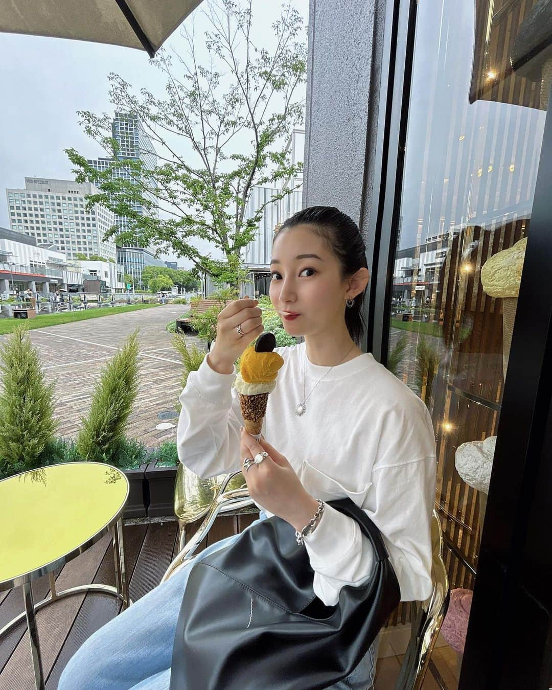 梅村奈央さんのインスタグラム写真 - (梅村奈央Instagram)「@venchi_jp @venchi1878 🍨 ・ 初めて食べたんだけど濃厚で美味しかった😋♡ 特にマンゴーが私の好みでした🧡  ・ #rayardhisayaodoripark #venchi  #venchigelato #venchi1878」7月7日 20時22分 - umemuranao