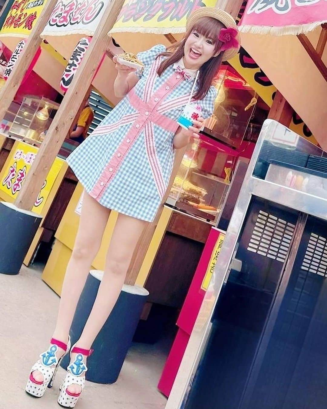 さゆりさんのインスタグラム写真 - (さゆりInstagram)「夏来たです〜🤣京阪シティモールの屋上にopenした🎶祭屋台とBBQビアガーデン🍺『屋上祭宴』さんに行かせてもらったです〜🎶😍🎶  #PR #京阪シティモール屋上でビアガーデン🍺 #いっぱいの屋台と提灯があってね😆 #めちゃんこ夏祭り〜🤩 #ぼよ〜💖令和のビアガーデンってすんごい🤣 #おいしい焼肉BBQと屋台フード🤩 #やきそば💖フランクフルト💖たませんとか〜 #さゆりの大大大好きな💕 #かき氷🍧 #わたがしも〜😍 #屋台食べ放題とか夢が過ぎました〜🤣🎶 #ずいぶんお祭り行ってない合わせて113歳あほ夫婦🤣 #合わせて13歳の子達よりはしゃぐの巻〜🤣 #あっ❣️ #土日祝日は子ども祭り開催！スーパーボールすくいや射的なんかも楽しめるらしいぼよ😆 #かつみさゆり #さゆり　#53yearsold #ビアガーデン #屋上祭宴 #BBQ #夏祭り#屋台 #よしアド　 #一番搾り #キリンビール」7月7日 20時23分 - katsumisayuri_sayuri