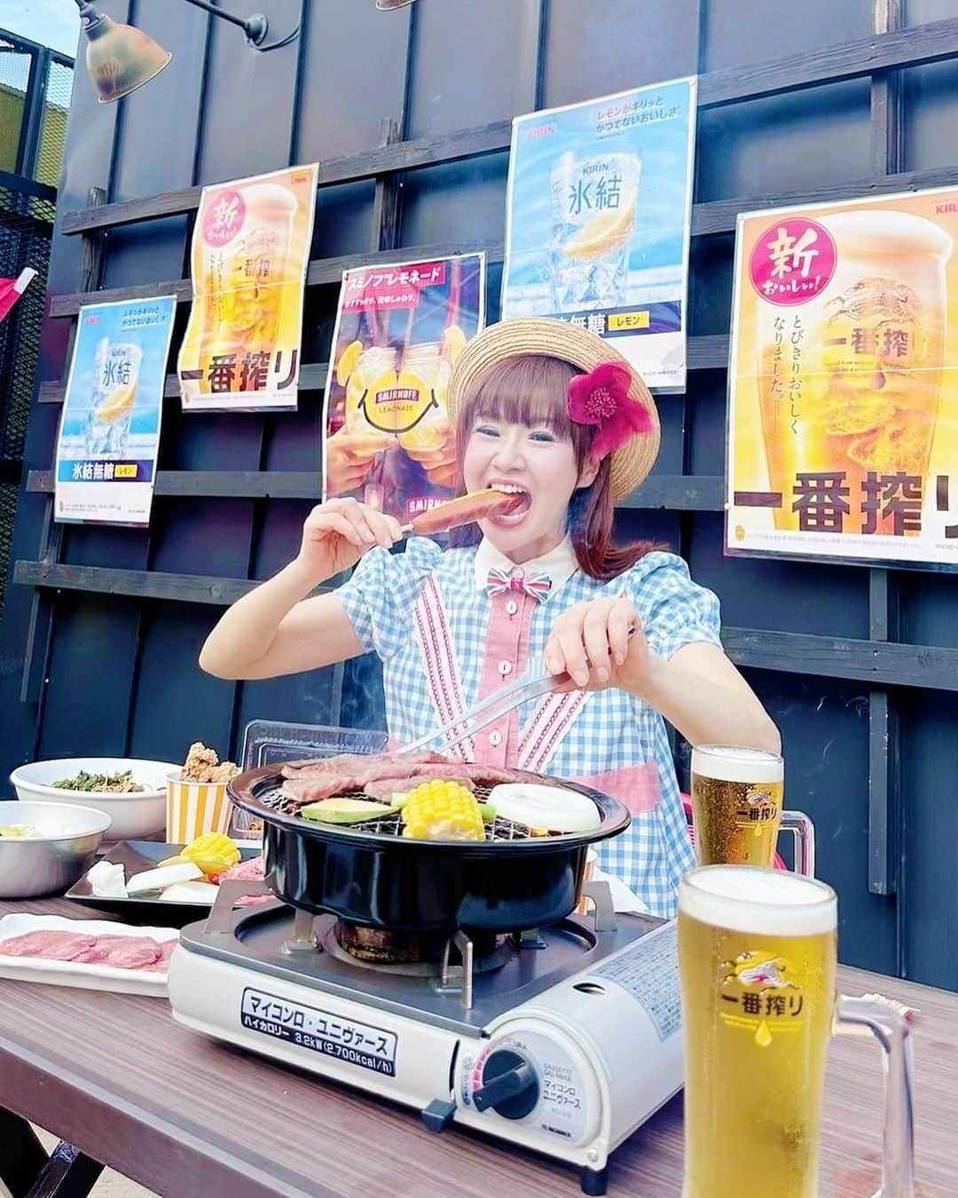 さゆりさんのインスタグラム写真 - (さゆりInstagram)「夏来たです〜🤣京阪シティモールの屋上にopenした🎶祭屋台とBBQビアガーデン🍺『屋上祭宴』さんに行かせてもらったです〜🎶😍🎶  #PR #京阪シティモール屋上でビアガーデン🍺 #いっぱいの屋台と提灯があってね😆 #めちゃんこ夏祭り〜🤩 #ぼよ〜💖令和のビアガーデンってすんごい🤣 #おいしい焼肉BBQと屋台フード🤩 #やきそば💖フランクフルト💖たませんとか〜 #さゆりの大大大好きな💕 #かき氷🍧 #わたがしも〜😍 #屋台食べ放題とか夢が過ぎました〜🤣🎶 #ずいぶんお祭り行ってない合わせて113歳あほ夫婦🤣 #合わせて13歳の子達よりはしゃぐの巻〜🤣 #あっ❣️ #土日祝日は子ども祭り開催！スーパーボールすくいや射的なんかも楽しめるらしいぼよ😆 #かつみさゆり #さゆり　#53yearsold #ビアガーデン #屋上祭宴 #BBQ #夏祭り#屋台 #よしアド　 #一番搾り #キリンビール」7月7日 20時23分 - katsumisayuri_sayuri