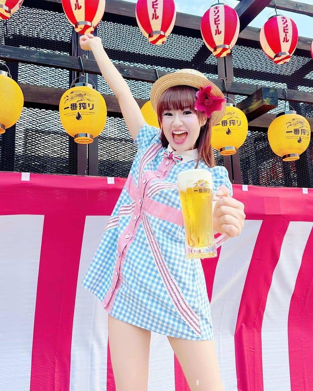 さゆりさんのインスタグラム写真 - (さゆりInstagram)「夏来たです〜🤣京阪シティモールの屋上にopenした🎶祭屋台とBBQビアガーデン🍺『屋上祭宴』さんに行かせてもらったです〜🎶😍🎶  #PR #京阪シティモール屋上でビアガーデン🍺 #いっぱいの屋台と提灯があってね😆 #めちゃんこ夏祭り〜🤩 #ぼよ〜💖令和のビアガーデンってすんごい🤣 #おいしい焼肉BBQと屋台フード🤩 #やきそば💖フランクフルト💖たませんとか〜 #さゆりの大大大好きな💕 #かき氷🍧 #わたがしも〜😍 #屋台食べ放題とか夢が過ぎました〜🤣🎶 #ずいぶんお祭り行ってない合わせて113歳あほ夫婦🤣 #合わせて13歳の子達よりはしゃぐの巻〜🤣 #あっ❣️ #土日祝日は子ども祭り開催！スーパーボールすくいや射的なんかも楽しめるらしいぼよ😆 #かつみさゆり #さゆり　#53yearsold #ビアガーデン #屋上祭宴 #BBQ #夏祭り#屋台 #よしアド　 #一番搾り #キリンビール」7月7日 20時23分 - katsumisayuri_sayuri