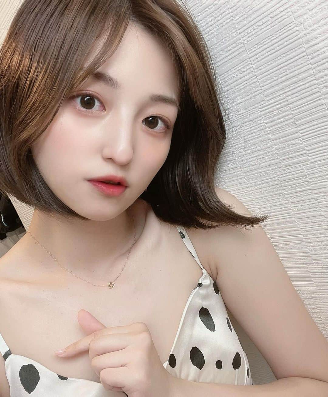 石井陽菜のインスタグラム：「⁡ ⁡ ⁡ 夏終わったら髪切るって決めてたけど 秋にかげきしょうじょ！があるのでまだロングです🍃 ⁡ ⁡ ボブ欲だけどロングも楽しい♡ ⁡ ⁡ ⁡ #ボブヘアー #ボブスタイル #ボブ  #韓国ボブ」