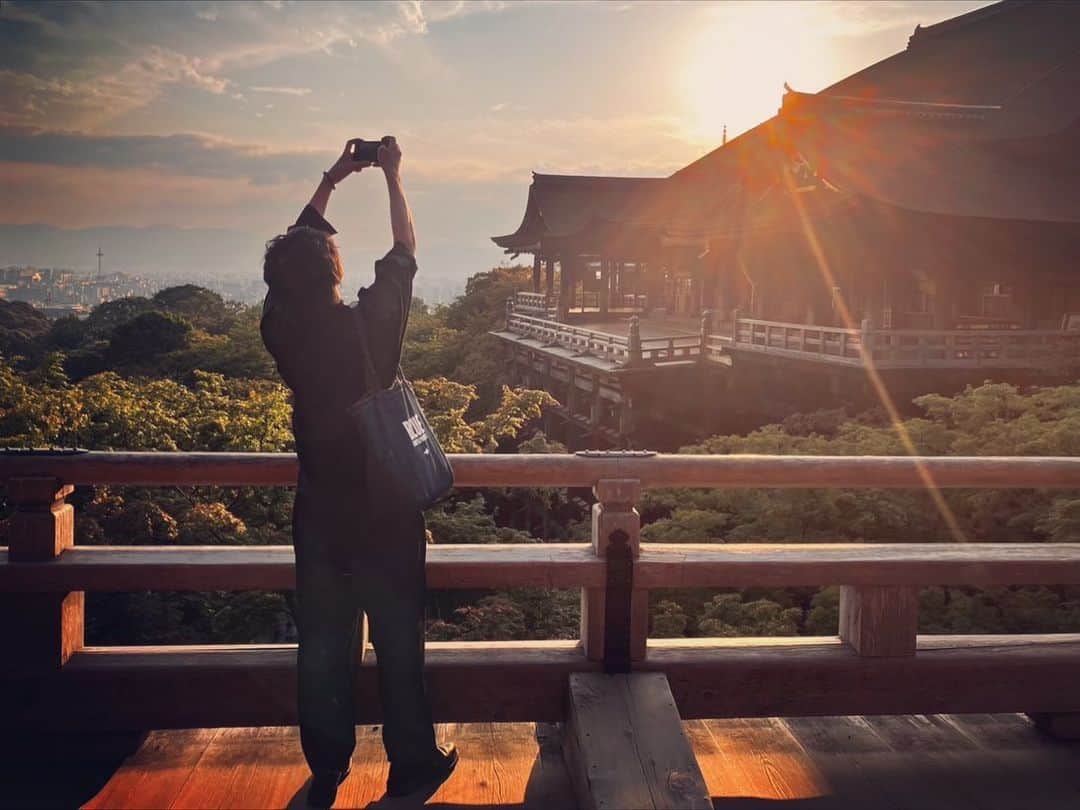 松田岳さんのインスタグラム写真 - (松田岳Instagram)「七夕ですね🎋✨ 煌めくお星さま たくさんの方達の想いが叶いますように。  写真は京都の時の♪ おやすみなさい⭐  #七夕 #京都 #kyoto」7月7日 20時31分 - matsuda.gaku