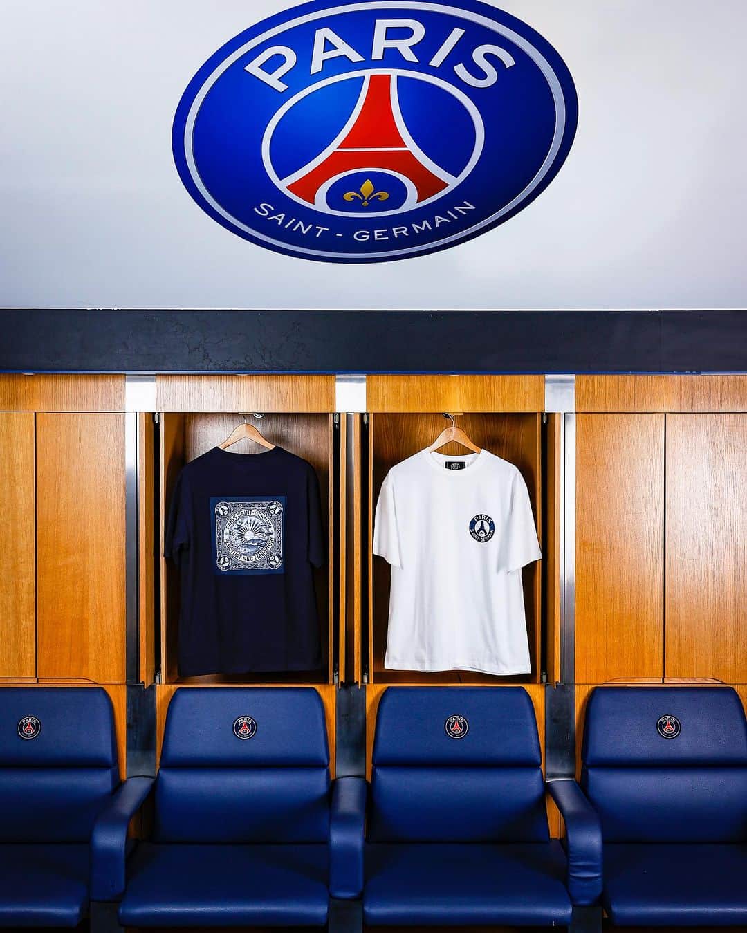 のインスタグラム：「. 【 New arrival 】 ⁡ Paris Saint-Germain×Makoto Yamaki BANDANA プリントTシャツ ⁡ ¥8,800 No. 23071340002310 ⁡ ⁡ ⁡ PARIS SAINT-GERMAIN STORE TOKYO -POP UP STORE- ⁡ ⁡ 今夏、PARIS SAINT-GERMAIN 選手の来日に合わせて、今回のイベントを盛り上げるためPARIS SAINT-GERMAIN STORE TOKYOではスペシャルな商品を多数ご用意。 ⁡ 順次新作が入荷しますので是非お見逃しなく！ ⁡ ⁡ また、エディフィス・417エディフィス・ベイクルーズストアの店舗でもポップアップを期間限定で開催中。 皆さまのご来店お待ちしております。 ⁡ ⁡ #psg #psg_tokyo #パリサンジェルマン #edifice #2023ss」