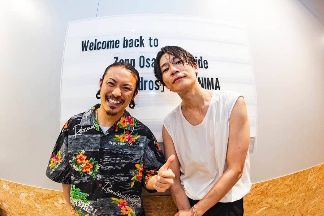 KENTAのインスタグラム：「投稿久しぶり〜♪ [Alexandros]に呼んで頂いて THIS SUMMER FESTIVAL TOUR '23 大阪 名古屋へ行って来ました。 いいから BIG UPをカバーしてくれて ダイブしたばい。 また投稿するけーん。」