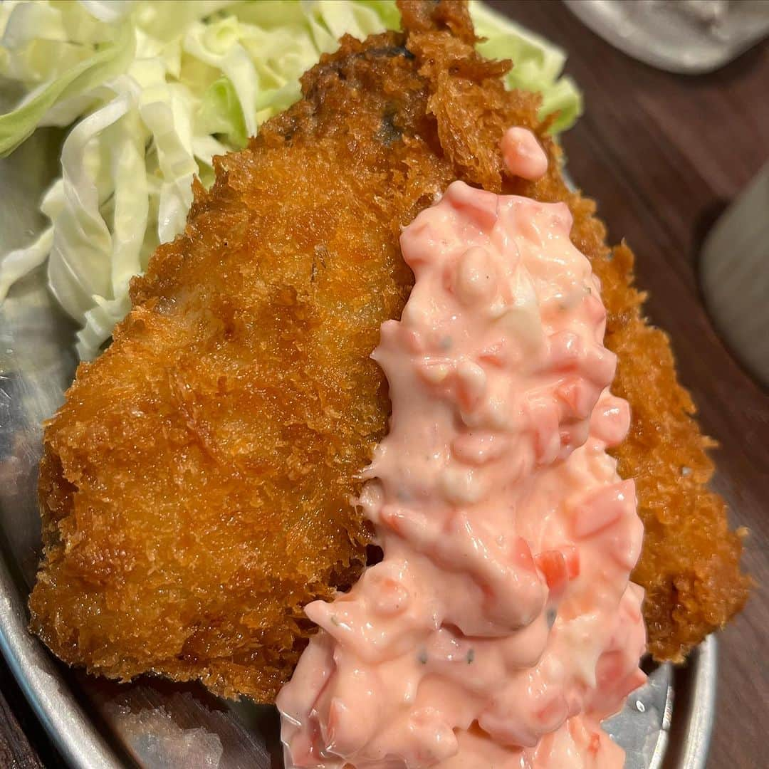 藤田琢己のインスタグラム：「アジフライと紅生姜タルタル  #fish #fry #さかな」