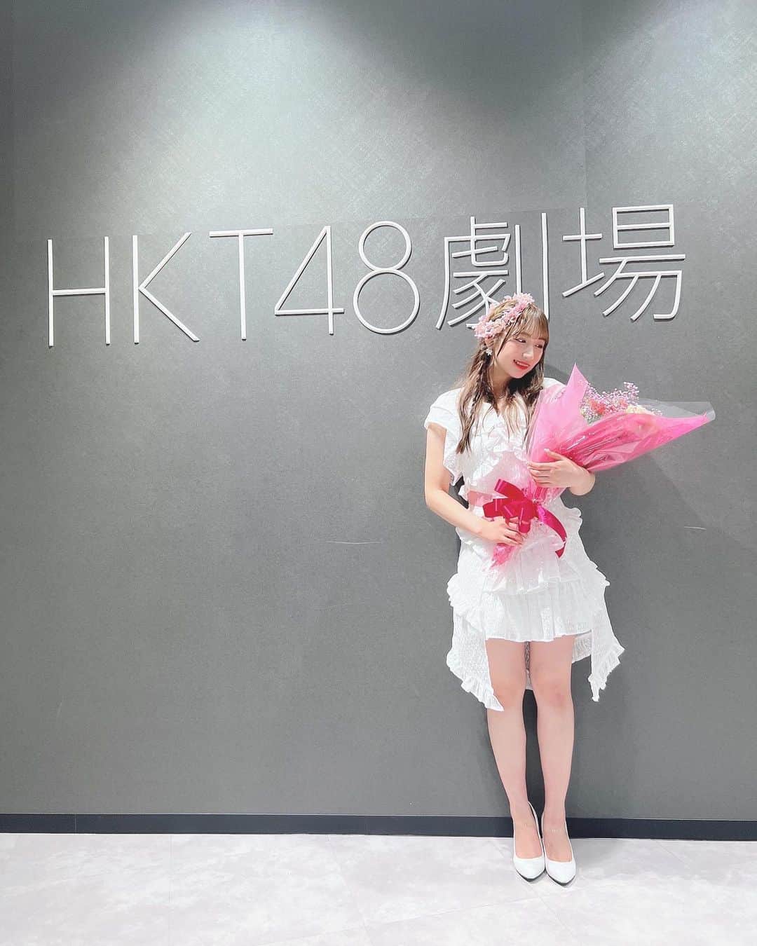 後藤陽菜乃のインスタグラム：「︎✿  2023.7.6 卒業公演🌸 ありがとうございました*ˊᵕˋ*  あっという間すぎてまだ夢を見ているかのような気持ちです🤍  劇場公演はアイドルとして一番最初に立たせて頂いたステージで今日までたくさんお世話になりました✨  楽しい時も辛い時も劇場に立ってメンバーと目を合わせたりファンの方が楽しんでいる姿を見ると嬉しい気持ちになってたよ☺️  このステージとはこの日でおしまいになります🫧 たくさん会いに来てくださってありがとうございました🌷  最終活動日 7月9日まで よろしくお願いします😊」