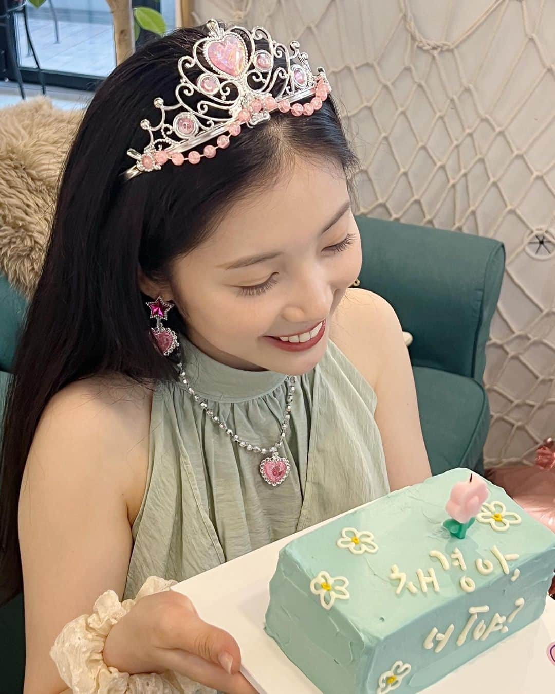 チェギョンさんのインスタグラム写真 - (チェギョンInstagram)「생일 축하해 주신 모든 분들 진심으로 감사드립니다 행복 가득한 생일이었어요🎂🫶🏻🩵🌷💕」7月7日 20時42分 - yunvely_0824