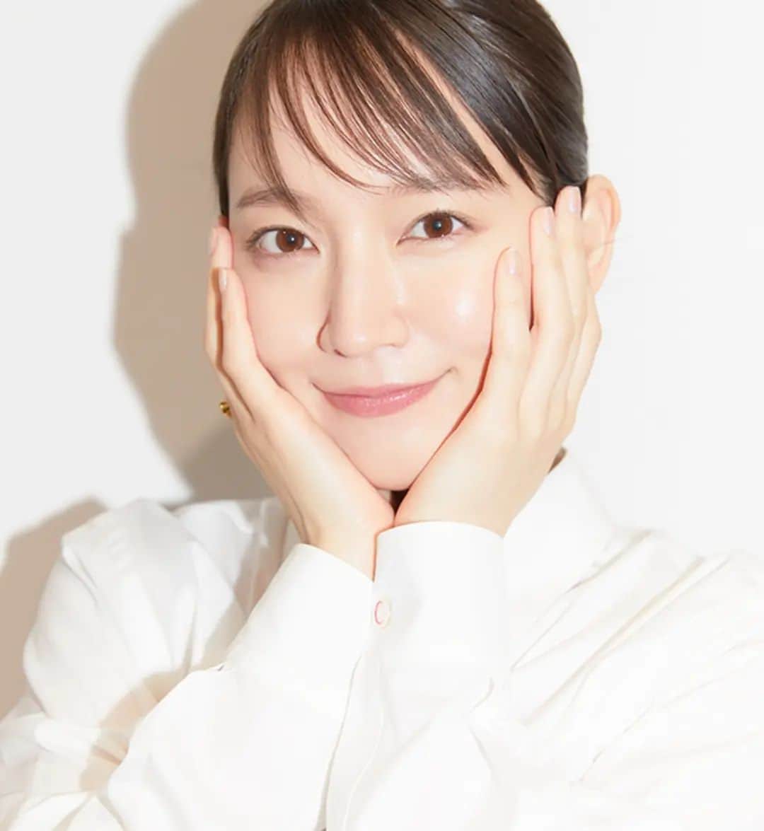のインスタグラム：「里帆ちゃん、りほらーの皆様今日も１日お疲れ様でした！(*´ー｀*) そして里帆ちゃんストーリー更新ありがとうございます😍😍  告知てんこ盛りでテンション上がりっぱですねー(*>ω<*)  テンションと言えば Gメン 雨宮瞳PV解禁❤️❤️ 後程ストーリーあげるけど😍😍  テンションがおかしいって😂😂😂😂 いやまぢウケるちゃけど😂😂  この振り幅全開演技は里帆ちゃんやけん出来ることやもんね ある意味得意分野て思ってます❤️  #吉岡里帆 #吉岡里帆かわいすぎ #吉岡里帆ちゃん」
