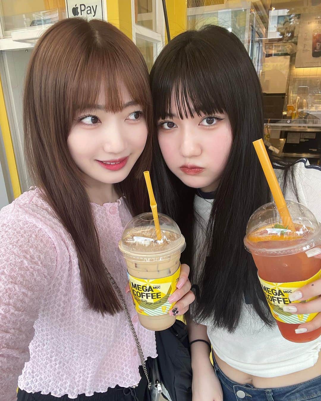 河崎みーなのインスタグラム：「💞🇰🇷  いつも愛用してる　@qoo10.official 様から人気商品が沢山詰まってるMEGA KITを頂いたので今回の渡韓に持ってきたの🫶🏻  ANUAのセラムも大好きだし、DEAR.Aのパックは保湿力エグすぎるからいつもメガ割りの時に買ってるやつ〜〜💞  7/7まで「20%メガポ」しててポイントバッグキャンペーンしてるからお得だよ🫶🏻 . . . . . . . . . . #Qoo10Megakit #Qoo10 #メガポ #pr」