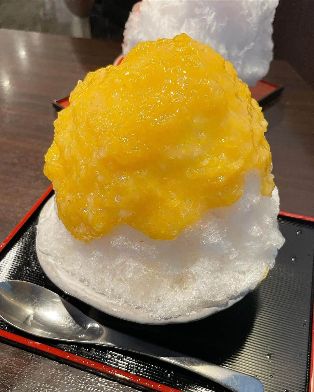 明星あゆみのインスタグラム：「📍志むら . 夏みかん氷🍊 さっぱりで美味しかった〜 今年はかき氷何個食べれるかなっ🍧 . . . #かき氷 #志むら #東京かき氷 #目白かき氷 #かき氷部 #かき氷巡り」