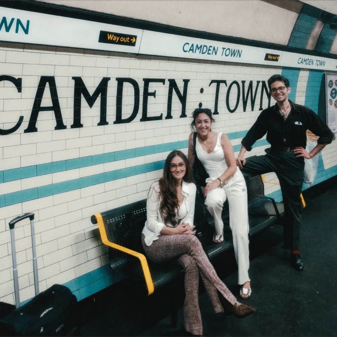 キティー・デイジー＆ルイスのインスタグラム：「No sleep til Camden Part 1! We're off on our whirlwind trip to Leipzig @firebirds_festival and then straight on to Cazorla, Spain @bluescazorla.  Back in Camden in 48 hrs (as Kentish Town station is shut for a whole year).  It's gonna be fun.  Tickets: kittydaisyandlewis.com/shows」