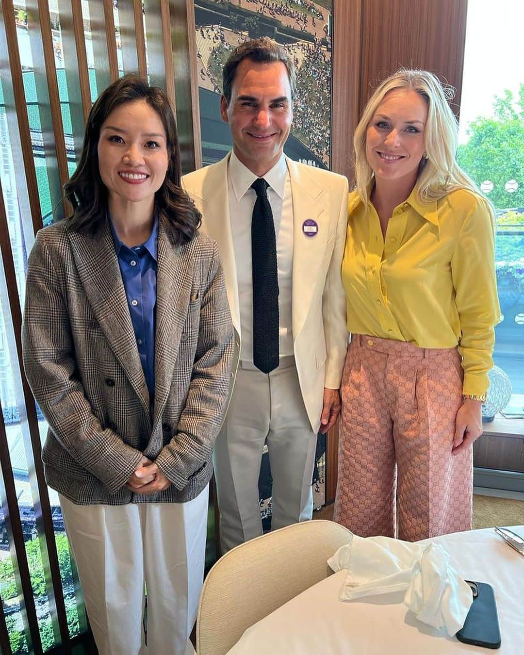 リンゼイ・ボンさんのインスタグラム写真 - (リンゼイ・ボンInstagram)「Wimbledon pt. 1 - happy to see some dear friends and to cheer them on in person again! Even happier to see @martinanavratilova healthy and smiling ❤️💪🏻🙏🏻」7月7日 20時59分 - lindseyvonn