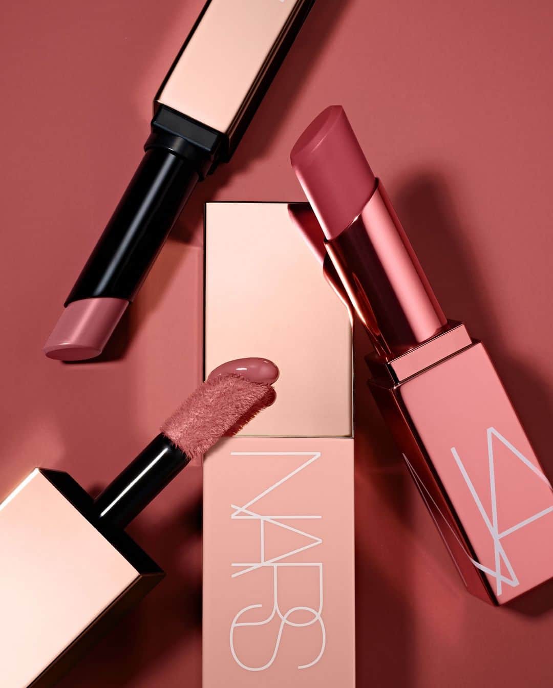 NARSさんのインスタグラム写真 - (NARSInstagram)「Do it all with Dolce Vita. Build a rush of dusty rose radiance with hydrating Afterglow essentials—because lips and cheeks glow better together.  Featuring: Afterglow Sensual Shine Lipstick Afterglow Liquid Blush Afterglow Lip Balm」7月7日 21時00分 - narsissist