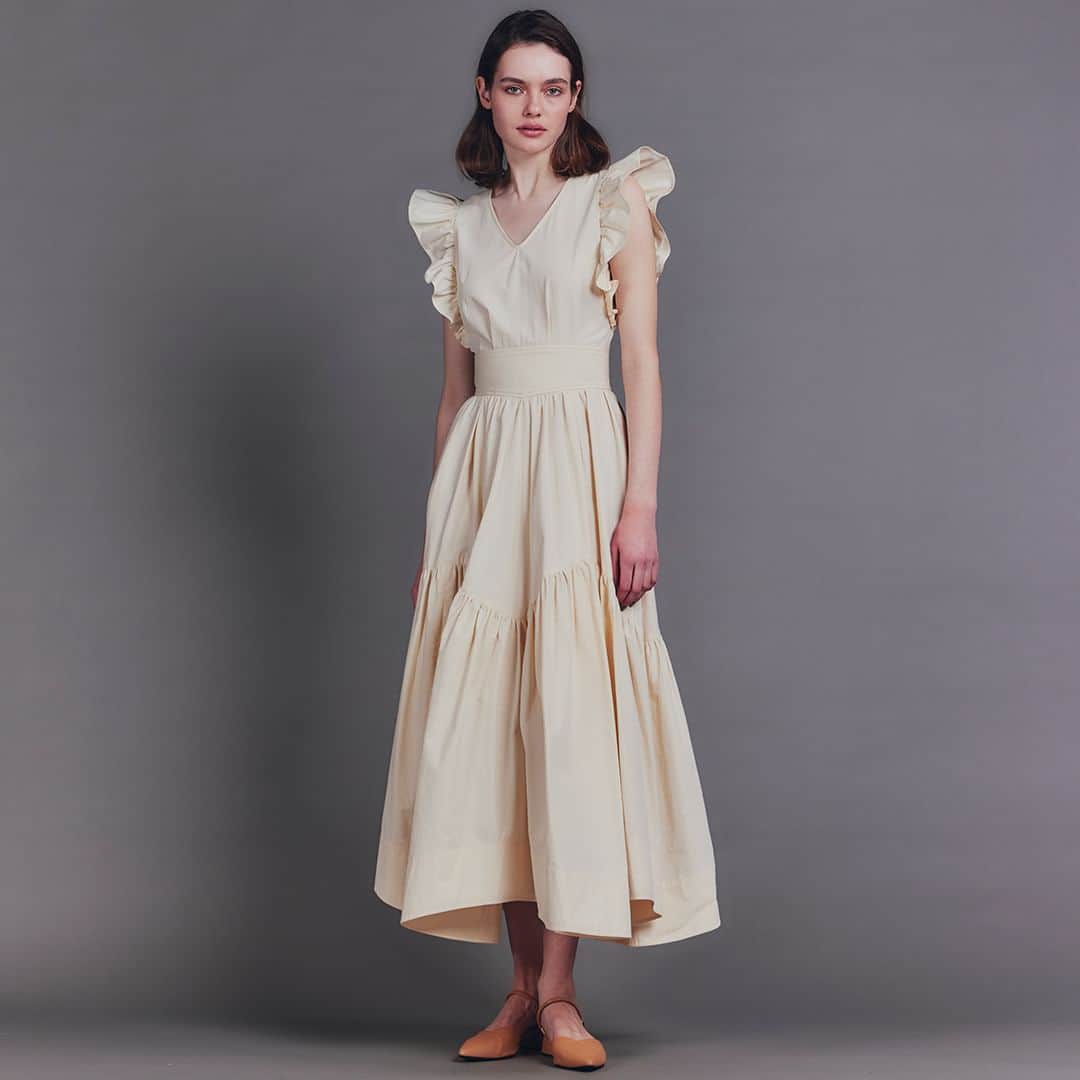 Double Standard Clothingのインスタグラム：「. NEW ARRIVAL 2023 PRE-FALL COLLECTION . [DRESS] Sov. / ギャザースリーブマキシワンピース price. 44,000円(税込) color. エクリュ / ブラック size. 36 / 38 . ------------------------------------------ #doublestandardclothing #tokyo #DSC #sov #nightstore #fashion #ootd #2023prefall」