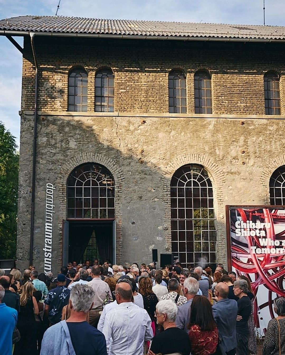 塩田千春のインスタグラム：「#Repost @kunstraumdornbirn ・・・ Thank you everyone for celebrating with us the opening of the captivating installation "Who am I Tomorrow?" by Chiharu Shiota! It was a blast! ⁠ ⁠ Thank you @darkotodorovicfotografie for the great shots, Bruno Ratz for the fantastic Kässpätzle, DJ Nasty Nassa for the wonderful sounds, and so many other people behind the scenes, who made this opening a summer party! ⁠ ⁠ ⁠ @chiharushiota #kunstraumdornbirn #dornbirn #6850dornbirn @6850dornbirn @visitvorarlberg @bodenseevorarlberg #visitvorarlberg #visitdornbirn #vorarlberg #contemporaryart #artwork #artaddict #artlover #sculpture #contemporarysculpture #events_at #autria #ChiharuShiota #WhoAmITomorrow #ArtInstallation #ContemporaryArt #ConceptualArt #Identity #SelfReflection #ArtisticExpression #EmotionalJourney #Interpretation」