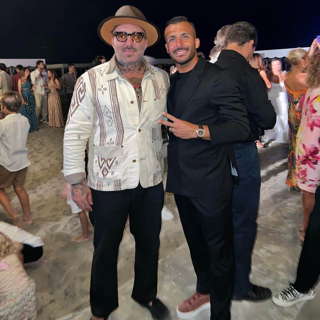 ジュリオ・ドナーティのインスタグラム：「New opening🌶️🐟🌽 #bagnogildafdm #friends #fdm #summer #saporedimare」