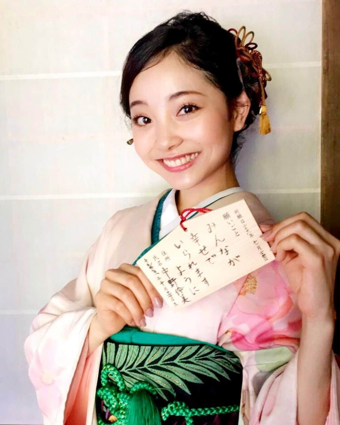 中野怜美のインスタグラム：「七夕🎋これは二十歳の時の写真だけど、また着物着たいなぁ〜👘そして家族に早く会いたい🥰 #みんなの願い事が叶いますように ✨」