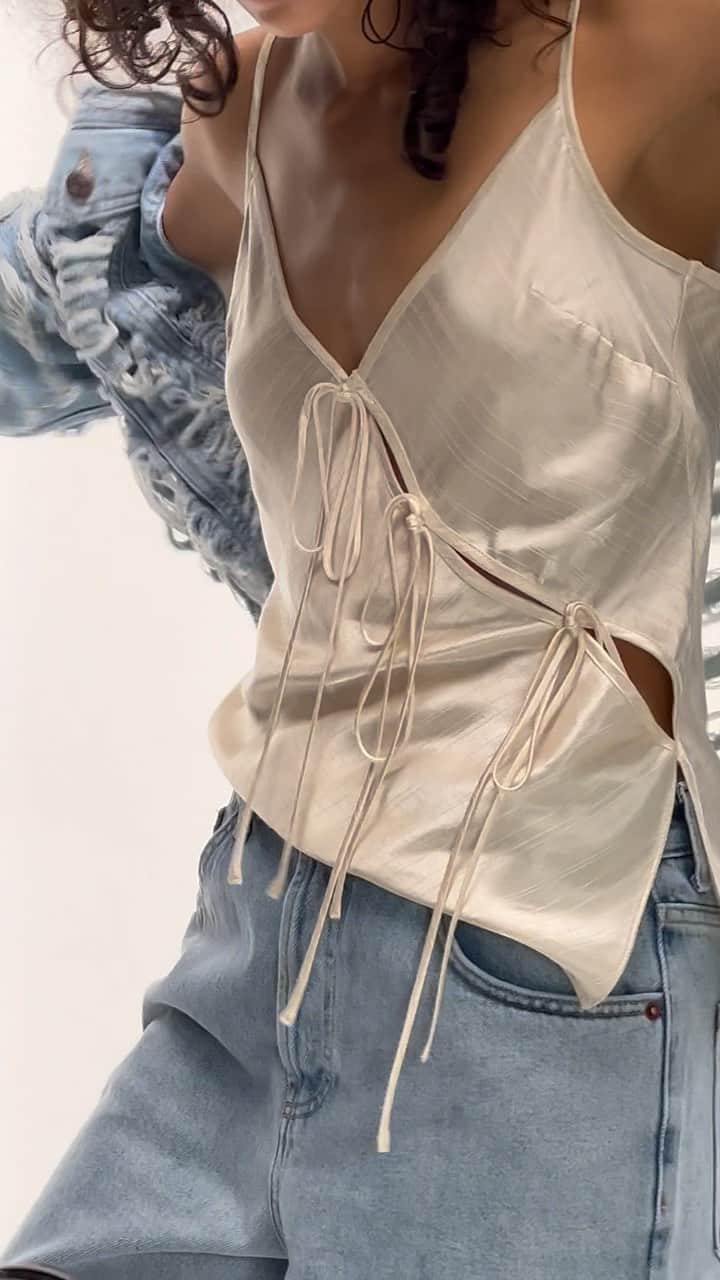 トップショップのインスタグラム：「POV: we’re in the studio.  The extreme rip denim jacket [128999615] The diagonal tie cami [129261803]」