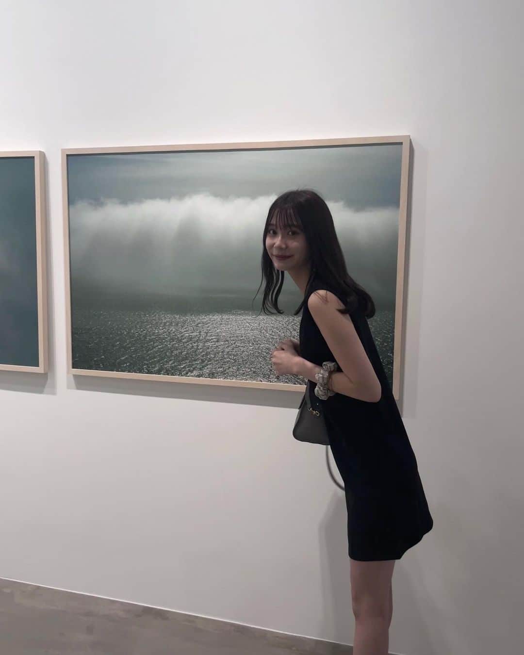 中野妃菜のインスタグラム：「美術展覧会行ってきた☺︎ この写真がとても好きでした♡  #ootd #美術館 #写真展」