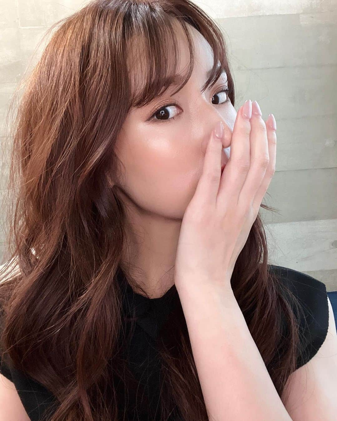 鈴木望さんのインスタグラム写真 - (鈴木望Instagram)「今日は艶肌メイク💄♡ （ヘアメイクさんにやってもらったよ） ファンデ＆ハイライトだけでこんな艶肌が出来上がるなんて...🥹 これから真似しよーっと♡ ⁡ そして髪の毛も赤っぽくした❤️ ⁡ #make #艶肌　#艶肌メイク  #うる艶　#艶　#ハイライト #メイク　#メイクアップ　#makeup  #hair #ツヤ肌」7月7日 21時21分 - nozomi.0318