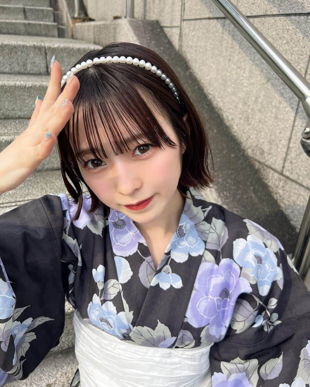 右近心優のインスタグラム：「今回、イオン様からゆかたを提供して頂きました👘🎆  このゆかた着て夏祭り行きたい♡   #pr  #ad  #イオン浴衣2023 #イオン浴衣  #ゆかた #浴衣 #yukata  #くすみカラー  #浴衣ヘア  #浴衣メイク」