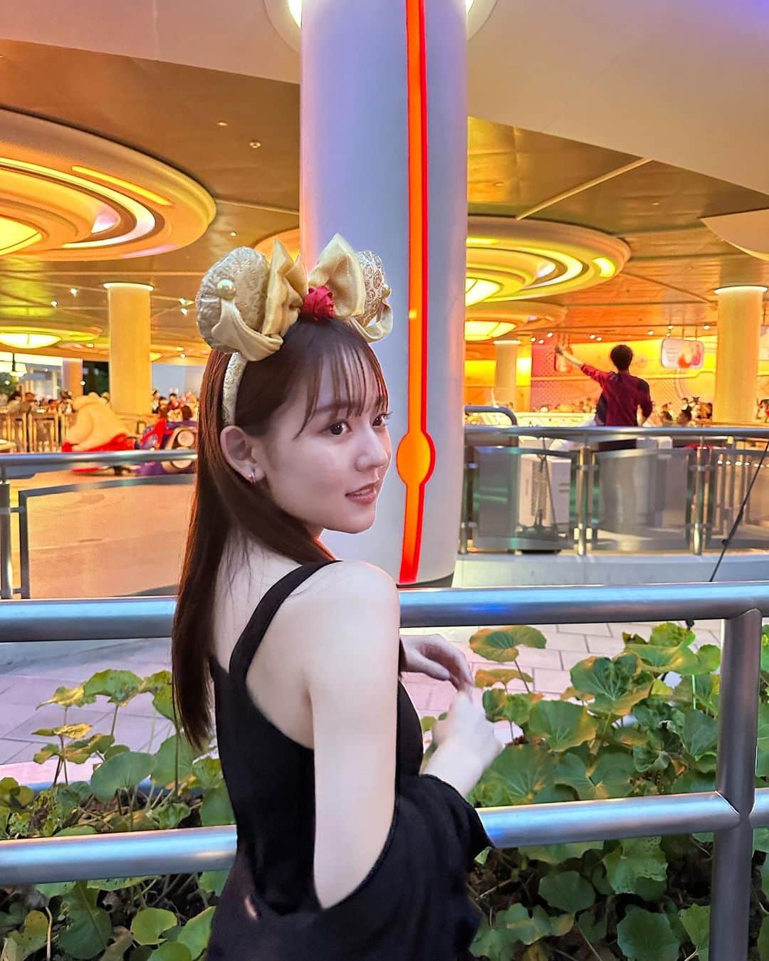 河野まひるのインスタグラム：「乗り物いっぱい乗れた〜🏰🌹」