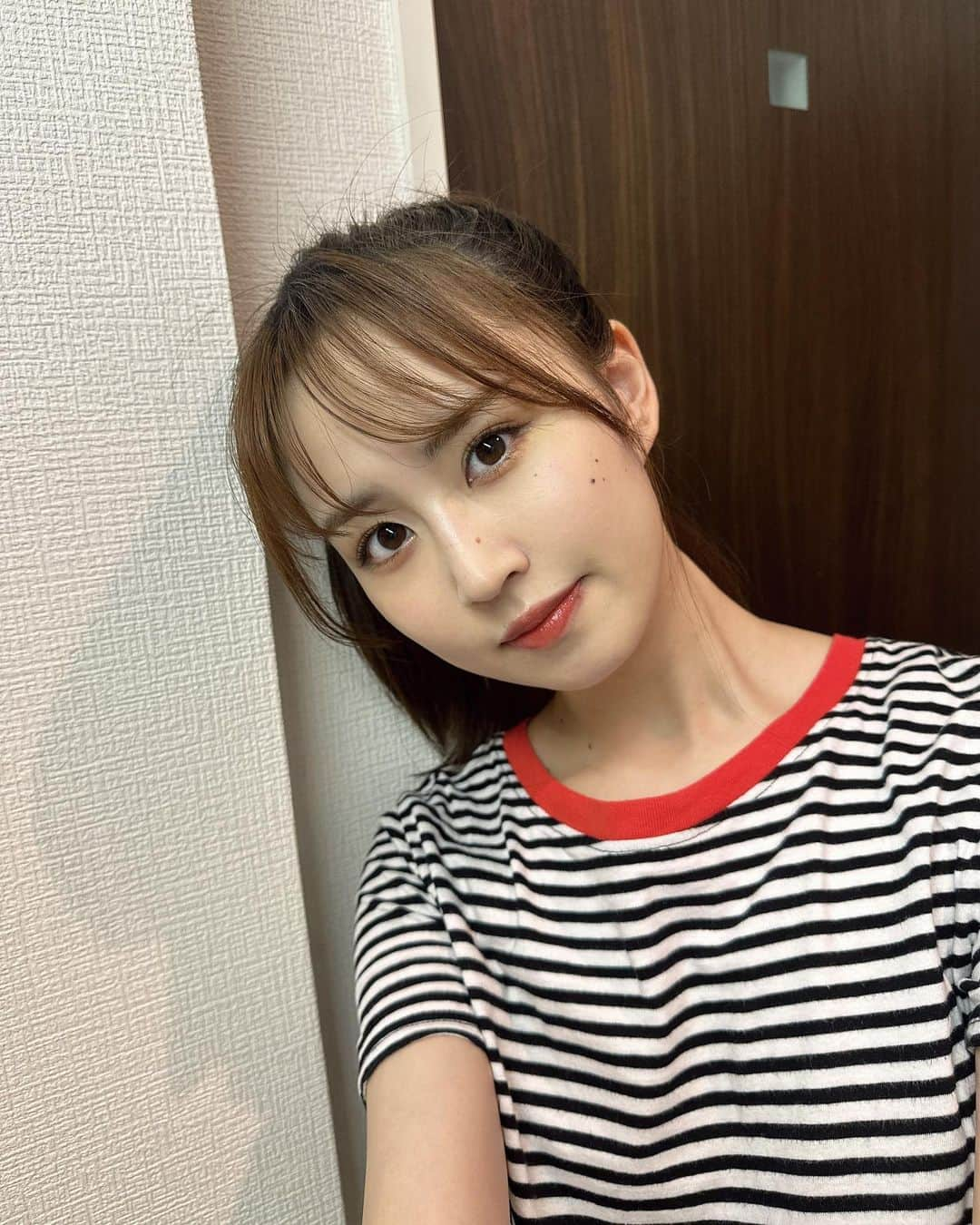 古賀成美のインスタグラム：「. 高めのポニーテールできるくらい かみのけ伸びたよっっっ👱🏻‍♀️ . . 早くもっと髪の毛伸びますように🎋 . . #髪伸びた　#ポニーテール #七夕　#夏」