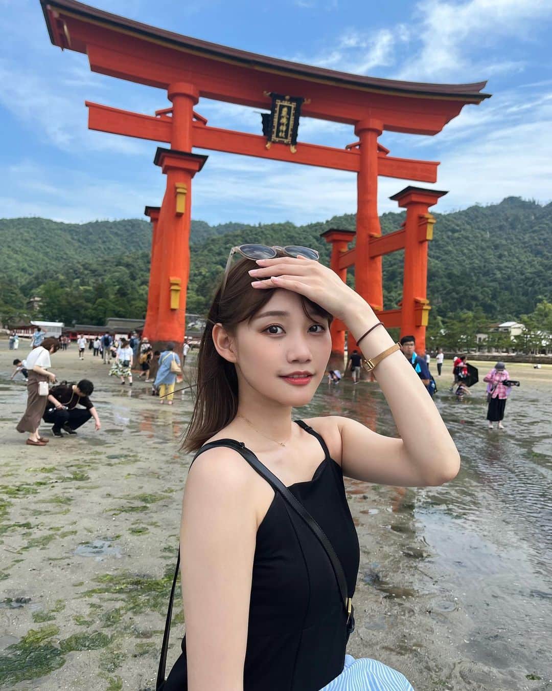 保﨑麗のインスタグラム：「念願の厳島神社⛩️ 御朱印もゲットできた~！  #厳島神社 #宮島 #hiroshima  #itsukushima  #miyajima #japan」