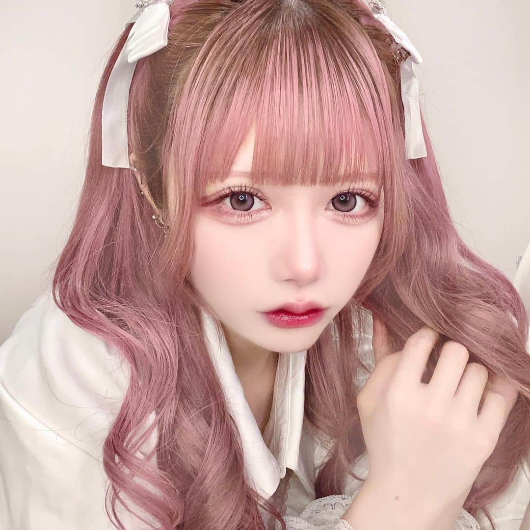 Yuupyonのインスタグラム：「🎀🩷🐰🧠 ⁡ ⁡ ぴんく ⁡ ⁡ #pink#pinkpinkpink#pinkhair#ribbon#me#量産#量産型ヲタク#量産型女子#カラコン#ハーフツイン#ぴんく#ピンクカラー#メイク#おてて#おてて迷子界隈#ピンクカラコン」