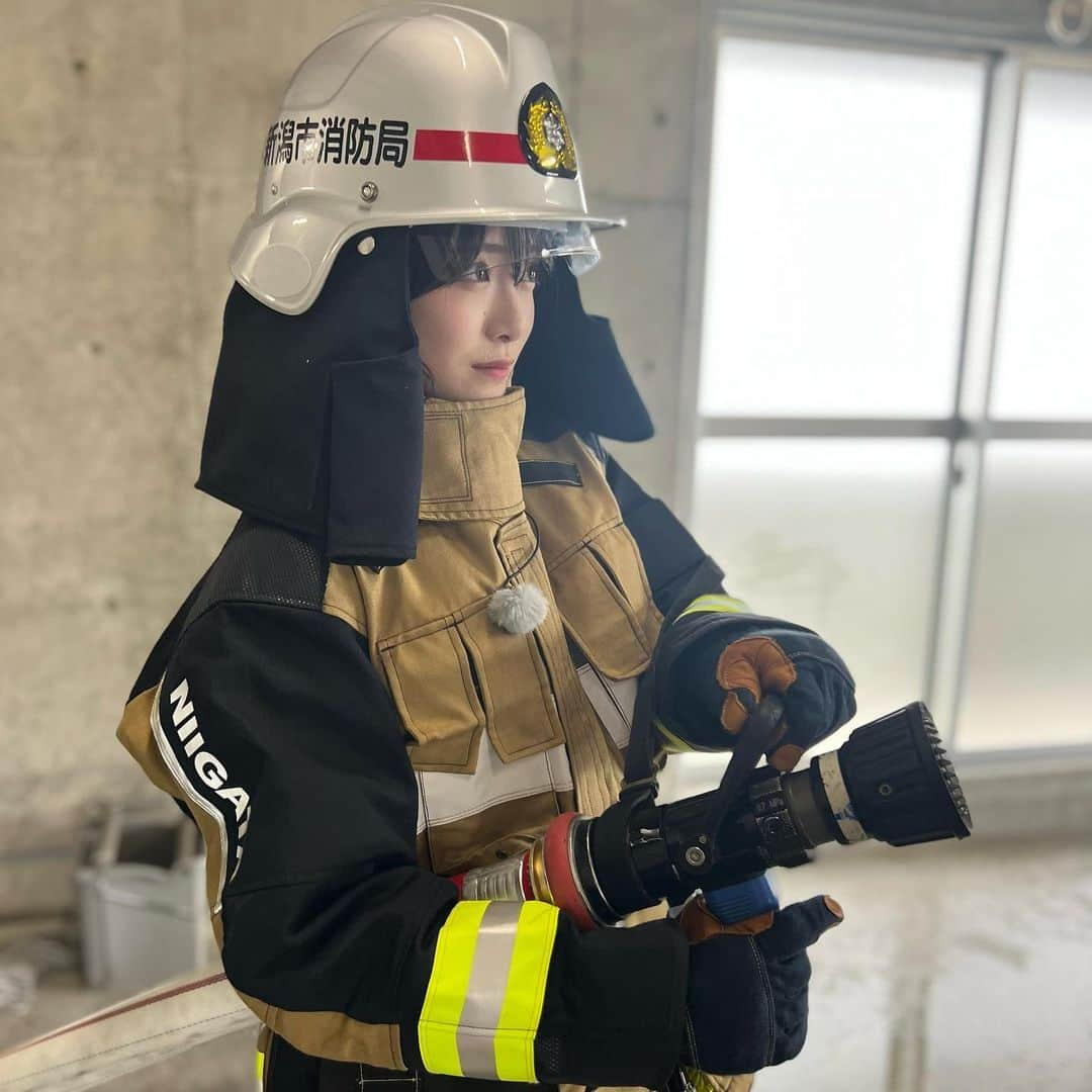 小越春花さんのインスタグラム写真 - (小越春花Instagram)「🚒 新潟市消防局中央消防署に行って来ました！ 人生初の体験いろいろでした！ つきっきりで教えてくださった白井さんにまたお会いしたいです…！！  YouTubeで、だいすき！にいがた！チャンネルをご覧ください〜💭  #ngt48#小越春花 #nst#YouTube#🚒」7月7日 21時34分 - haruka_2525_ngt48