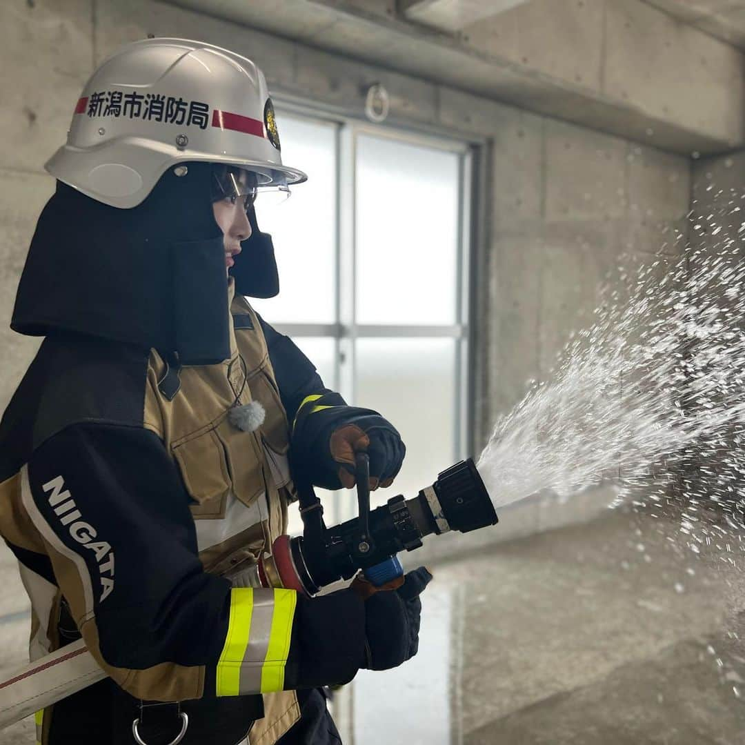 小越春花さんのインスタグラム写真 - (小越春花Instagram)「🚒 新潟市消防局中央消防署に行って来ました！ 人生初の体験いろいろでした！ つきっきりで教えてくださった白井さんにまたお会いしたいです…！！  YouTubeで、だいすき！にいがた！チャンネルをご覧ください〜💭  #ngt48#小越春花 #nst#YouTube#🚒」7月7日 21時34分 - haruka_2525_ngt48