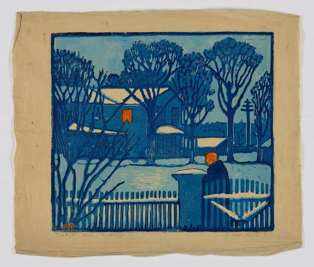のインスタグラム：「Are you thinking of going Back to December (Smithsonian’s Version) on this warm, July day?    This print, “Twilight Snow” by artist Mabel Pugh, is found in the @americanart collection. This artwork was created using a technique called linoleum printmaking which is when a design is cut into a piece of linoleum. The artist applies ink and then presses the design onto paper, revealing a mirror image. This process gives the artist the ability to replicate the design over and over again.    Mabel Pugh, “Twilight Snow,” n.d., linoleum cut on paper, Smithsonian American Art Museum.」