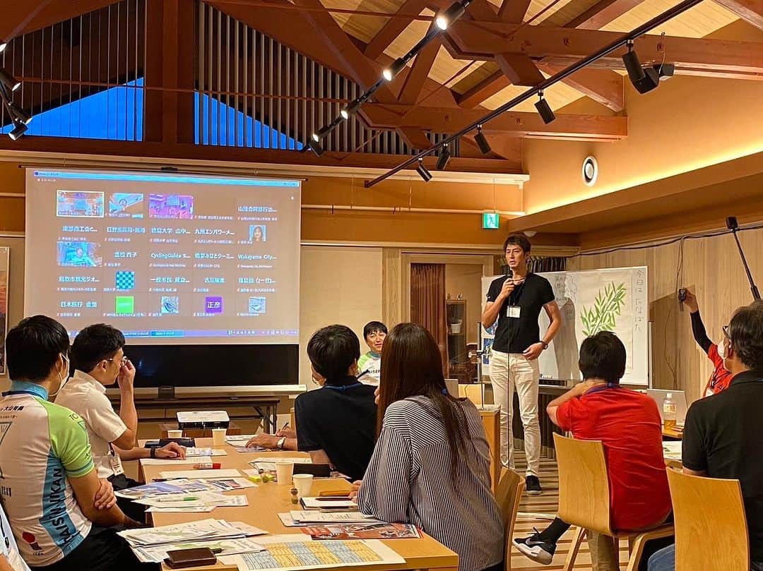 山本隆弘のインスタグラム：「徳島大学サイクルツーリズムin鳥取に『鳥取すごい！ライド』代表として参加してきました。 鳥取すごい！ライドの趣旨や魅力を短い時間でしたが説明しました。 サイクリングというコンテンツを活かしてどの様に地域活性化して行くのか様々な意見を聞かせて頂き今後に活かして行きたいと思います。 #鳥取すごいライド  #鳥取県 #打吹回廊  #倉吉市」