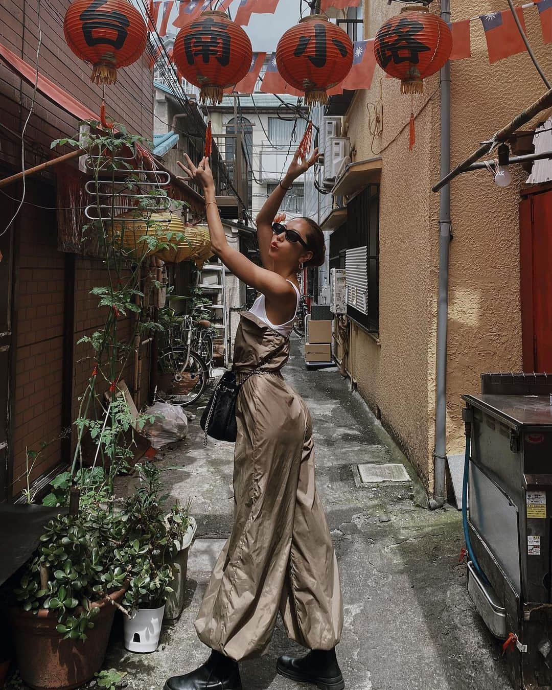 浜田咲希さんのインスタグラム写真 - (浜田咲希Instagram)「横浜中華街巡り🍜🇨🇳  しあわせ館のマリヤ様にアテンドして頂き @yokohama_ryukaihanten で 食べ放題🥟腹12分目まで 満たされて🤤💓 その後は @shiawasekan で 楽しみにしてた占いしてきたよ🔮 鑑定士の嬉子さんに スーパーパワーもらった〜❤️‍🔥 お洋服は安定の @shein_japan 様🤣💕  ID 11591924 PASS "sakihamada" 🔜15-20%OFF🎉  #fashion#ootd#code#outfit  #yokohama#japan#sightseeing」7月7日 21時54分 - sakihamada