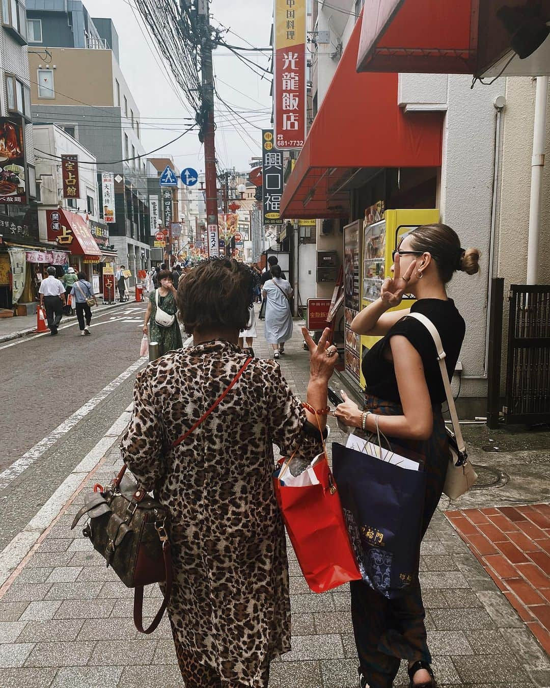 浜田咲希さんのインスタグラム写真 - (浜田咲希Instagram)「横浜中華街巡り🍜🇨🇳  しあわせ館のマリヤ様にアテンドして頂き @yokohama_ryukaihanten で 食べ放題🥟腹12分目まで 満たされて🤤💓 その後は @shiawasekan で 楽しみにしてた占いしてきたよ🔮 鑑定士の嬉子さんに スーパーパワーもらった〜❤️‍🔥 お洋服は安定の @shein_japan 様🤣💕  ID 11591924 PASS "sakihamada" 🔜15-20%OFF🎉  #fashion#ootd#code#outfit  #yokohama#japan#sightseeing」7月7日 21時54分 - sakihamada