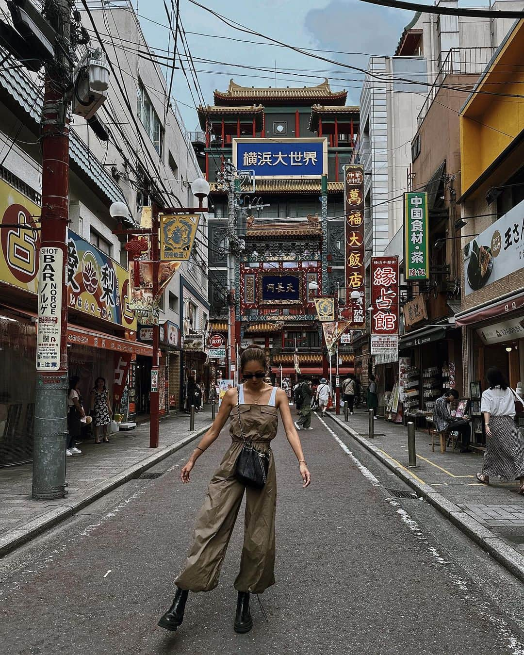 浜田咲希さんのインスタグラム写真 - (浜田咲希Instagram)「横浜中華街巡り🍜🇨🇳  しあわせ館のマリヤ様にアテンドして頂き @yokohama_ryukaihanten で 食べ放題🥟腹12分目まで 満たされて🤤💓 その後は @shiawasekan で 楽しみにしてた占いしてきたよ🔮 鑑定士の嬉子さんに スーパーパワーもらった〜❤️‍🔥 お洋服は安定の @shein_japan 様🤣💕  ID 11591924 PASS "sakihamada" 🔜15-20%OFF🎉  #fashion#ootd#code#outfit  #yokohama#japan#sightseeing」7月7日 21時54分 - sakihamada