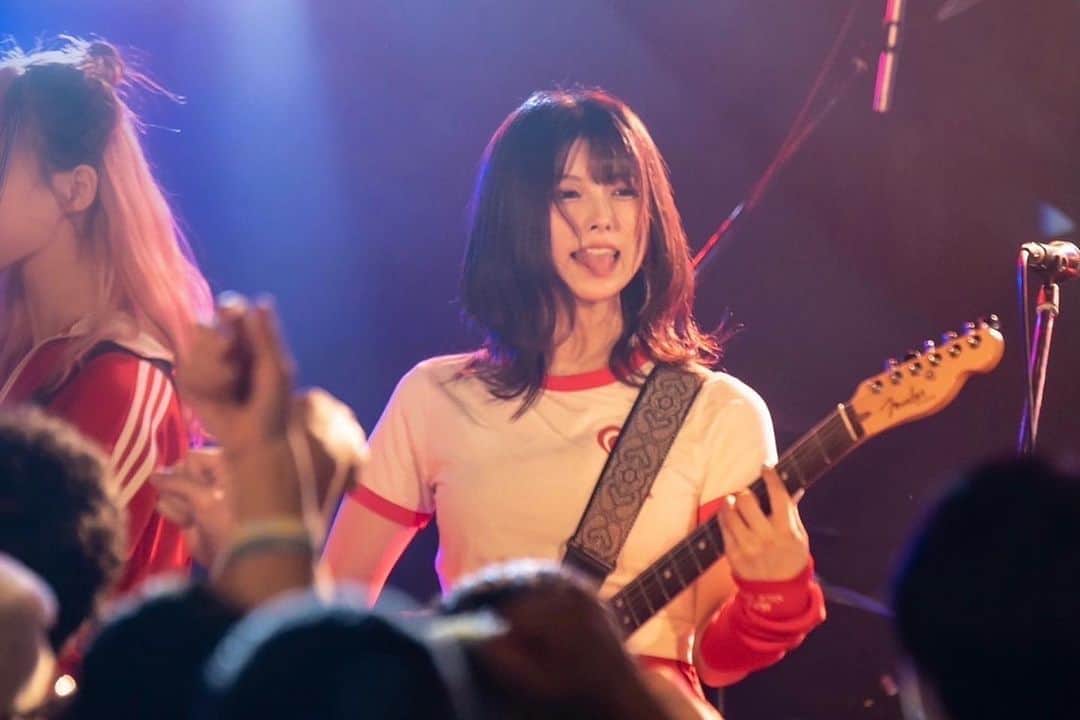 森脇加奈子のインスタグラム：「． べ  👅  Faulieu. Presents " RPG " ep.2 at 下北沢ReG  photo by @okkytree   #Faulieu #band #girlsband  #rock #rockband #musician #show #live #livephotography #photogaphy #vocal #guitarvocal  #guitarist #guitarplayers #guitar #telecaster #Fender #Fenderamerican #japanese #japanesegirl  #tagsforlikes #followme #tfl  #일본 #팔로우미 #粉我」