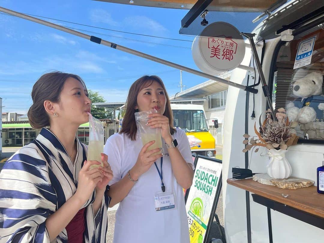 宮崎華帆のインスタグラム：「_ ゆずジュースも美味しい🥤  あさみんさんと📸  小松島記念明日もよろしくお願いします❣️」