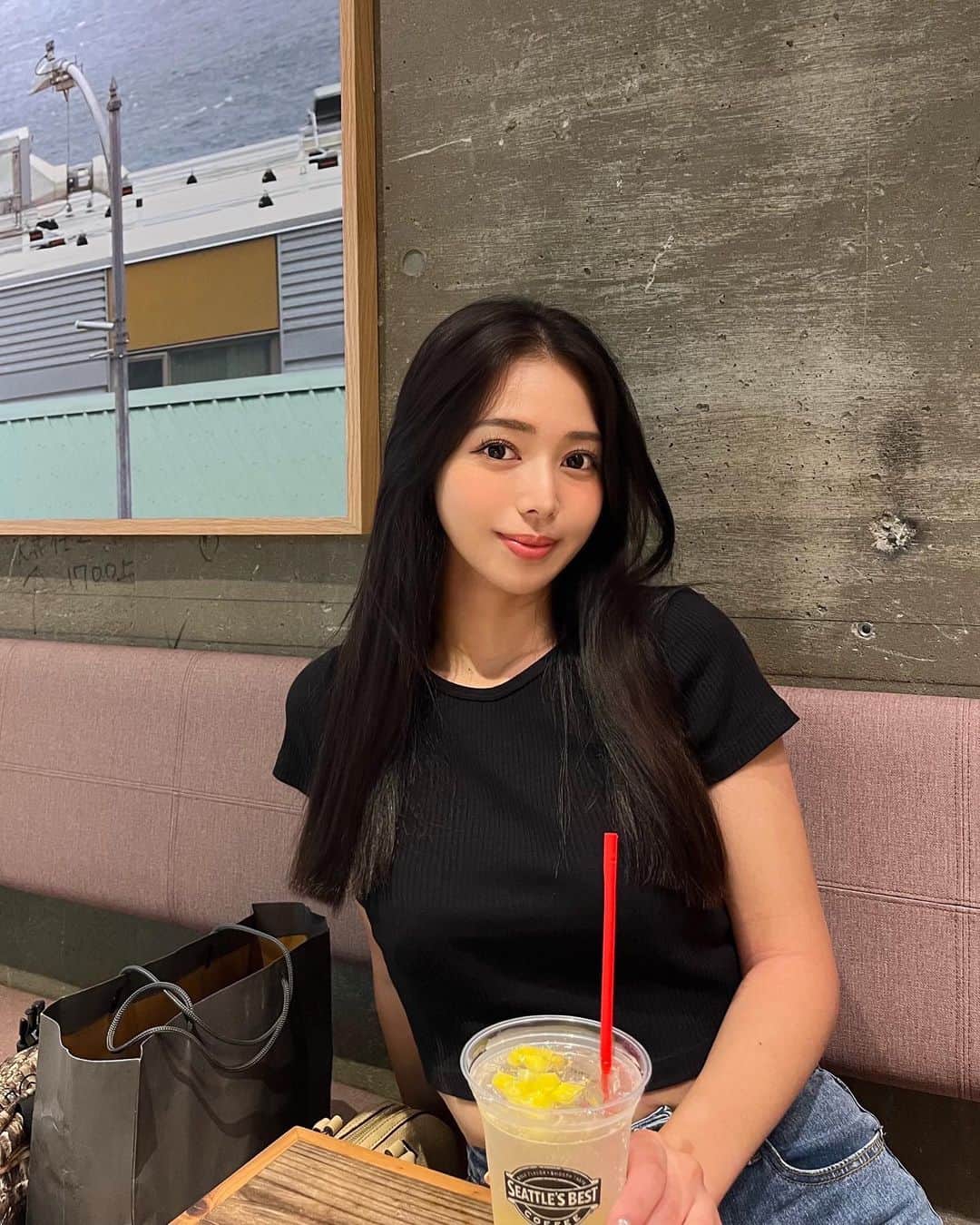 五月のインスタグラム：「  仕事前にリニューアルオープンしたばかりの シナボン行ってきた☕💭 コーヒー飲まないからパインソーダ🍍笑  #シナボンシアトルズベストコーヒー」