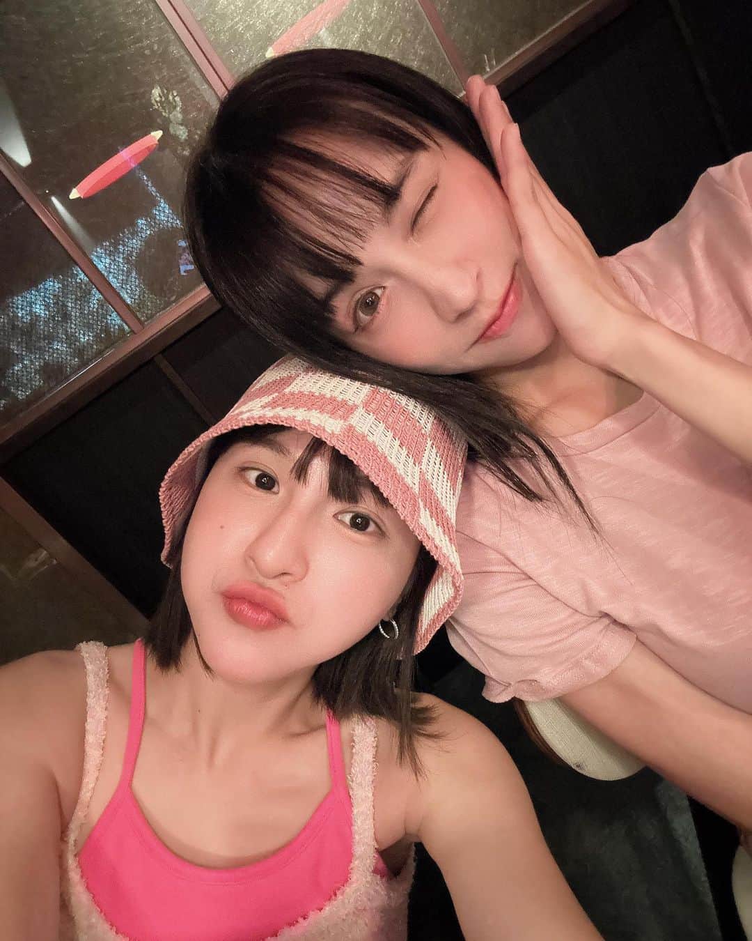 峮峮のインスタグラム：「💋✨ 即將生日的寶🐥🎂💕 @julieju00 . . #明天見」